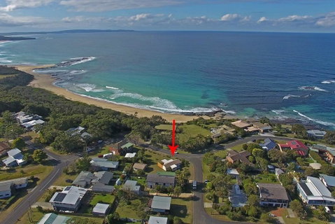 The Beach House In Berrara - Brisbane Tourism 0