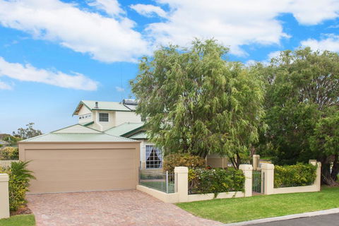 The Beach Retreat - Tourism Brisbane 1