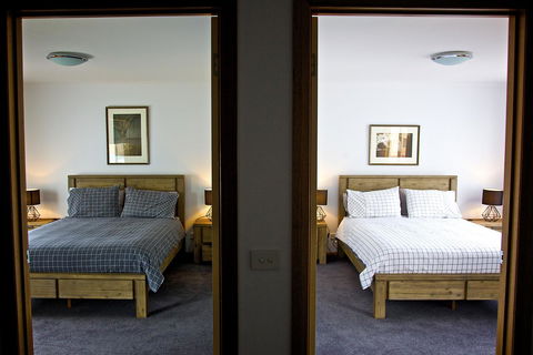 Penguin Beachfront Apartments - Tourism Brisbane 26