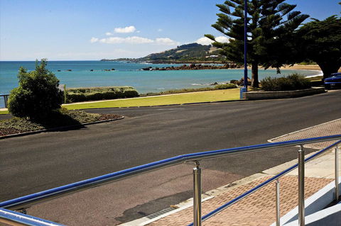 Penguin Beachfront Apartments - Tourism Brisbane 2