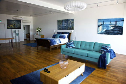 Penguin Beachfront Apartments - Tourism Brisbane 3