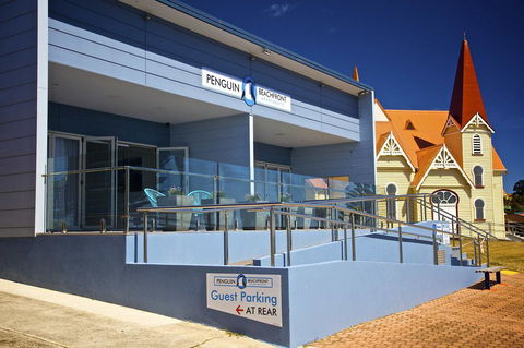 Penguin Beachfront Apartments - Tourism Brisbane 1