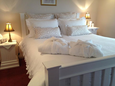 Ellie\'s Cottages - Tourism Brisbane 0