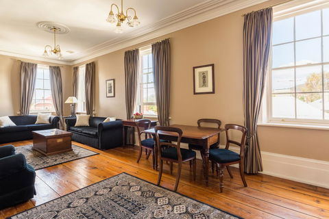 Grand Old Duke - Brisbane Tourism 0