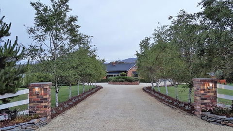 Hazelcreek Cottages - Brisbane Tourism 6