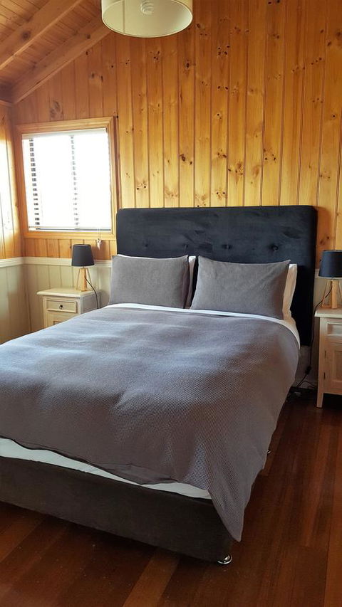 Hazelcreek Cottages - Brisbane Tourism 15