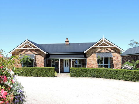 Hazelcreek Cottages - Brisbane Tourism 23