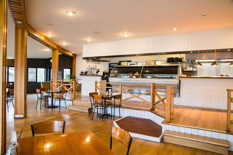 Freycinet Lodge - Tourism Brisbane 4