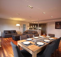 Sunny 3 Bedroom Apartment in Sandy Bay - Brisbane Tourism