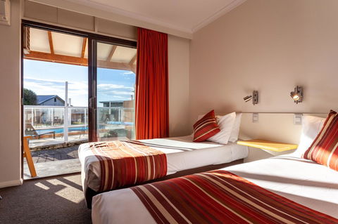 Beachfront Bicheno - Brisbane Tourism 25
