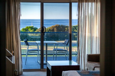 Beachfront Bicheno - Brisbane Tourism 5