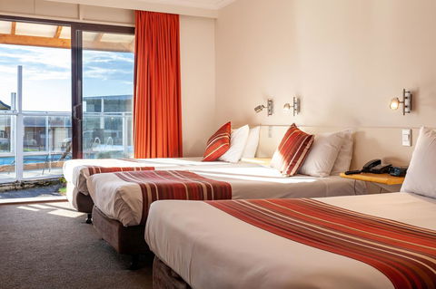 Beachfront Bicheno - Brisbane Tourism 2