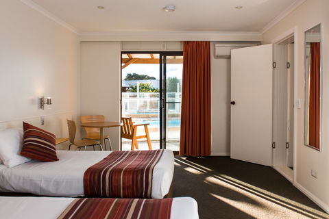 Beachfront Bicheno - Brisbane Tourism 29