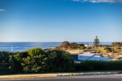 Beachfront Bicheno - Brisbane Tourism 22