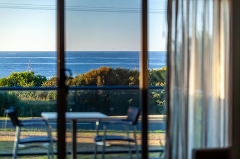 Beachfront Bicheno - Brisbane Tourism 21