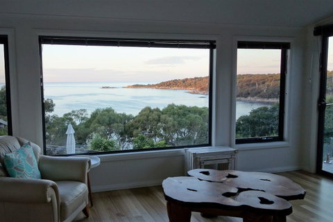 THE LOFT @ Bay Of Fires Seascape - Brisbane Tourism 6