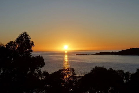 THE LOFT @ Bay Of Fires Seascape - Brisbane Tourism 9