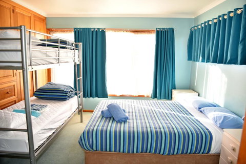 Bicheno Backpackers - Brisbane Tourism 13