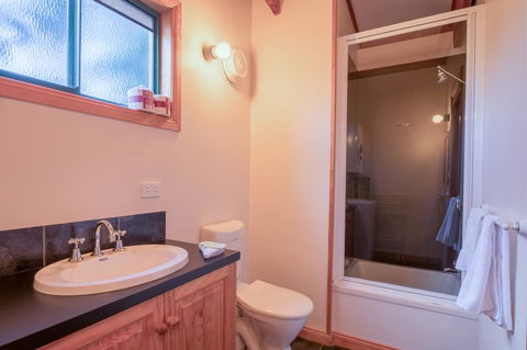 Freycinet Timber Cottage 1 - Tourism Brisbane 2