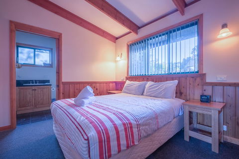 Freycinet Timber Cottage 1 - Tourism Brisbane 4