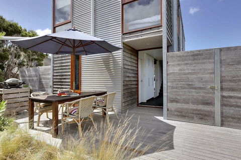 Holland House Bay Of Fires - Tourism Brisbane 12