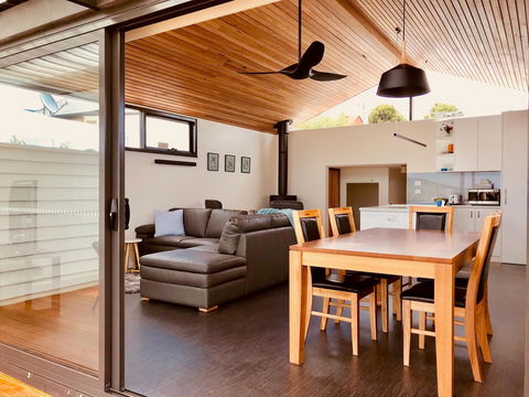 Omaroo House - Panoramic Water Views - Tourism Brisbane 4