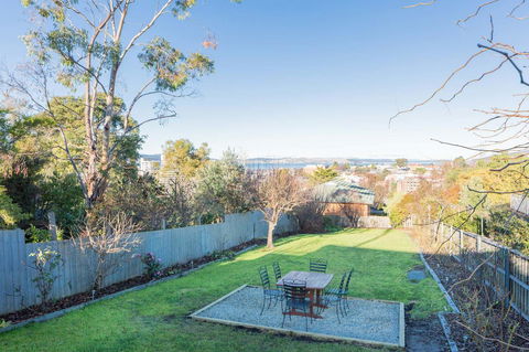 Omaroo House - Panoramic Water Views - Tourism Brisbane 33