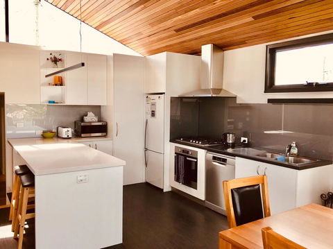 Omaroo House - Panoramic Water Views - Tourism Brisbane 17