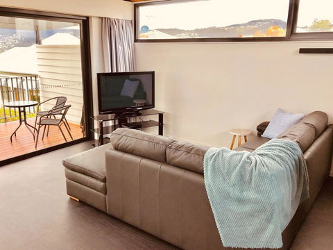 Omaroo House - Panoramic Water Views - Tourism Brisbane 9
