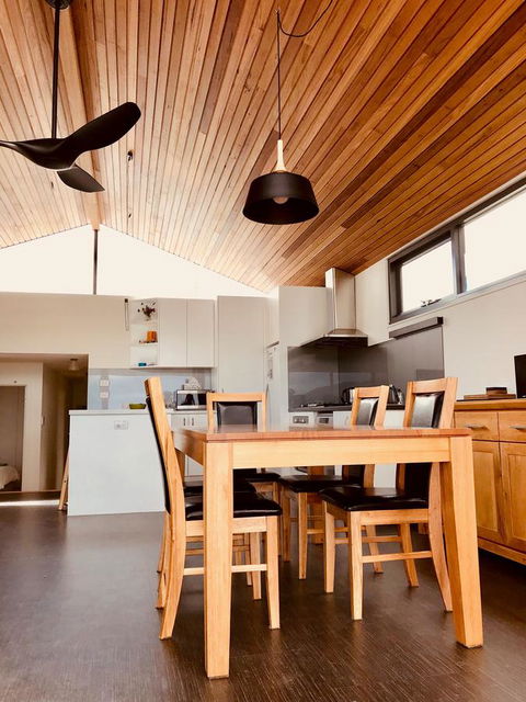 Omaroo House - Panoramic Water Views - Tourism Brisbane 18
