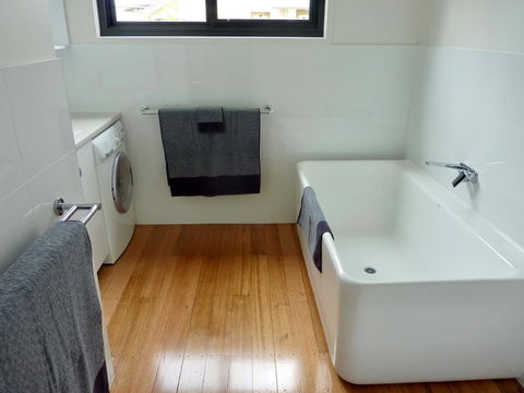 Omaroo House - Panoramic Water Views - Tourism Brisbane 29