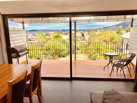 Omaroo House - Panoramic Water Views - Tourism Brisbane 7