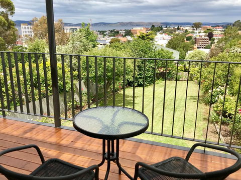 Omaroo House - Panoramic Water Views - Tourism Brisbane 3