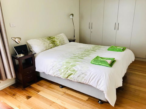 Omaroo House - Panoramic Water Views - Tourism Brisbane 24