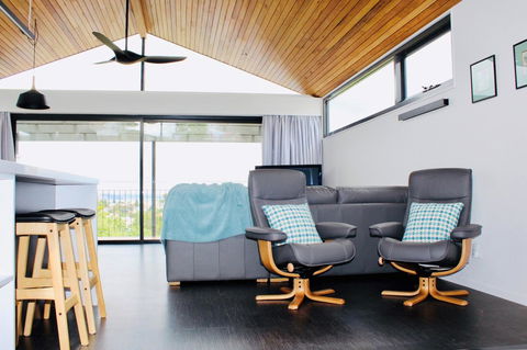 Omaroo House - Panoramic Water Views - Tourism Brisbane 12