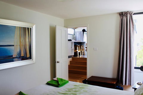 Omaroo House - Panoramic Water Views - Tourism Brisbane 25