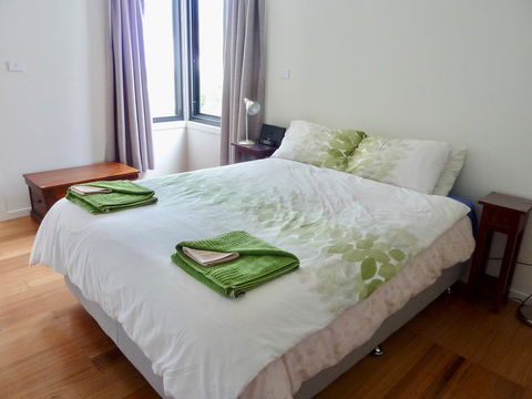 Omaroo House - Panoramic Water Views - Tourism Brisbane 23