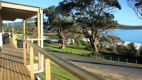 KINGFISHER COTTAGE Beachfront At The Binalong Bay - Tourism Brisbane 8