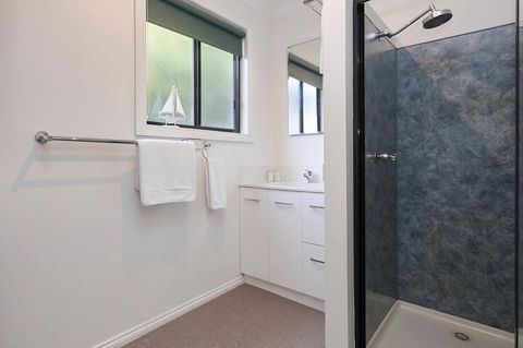 KINGFISHER COTTAGE Beachfront At The Binalong Bay - Tourism Brisbane 2