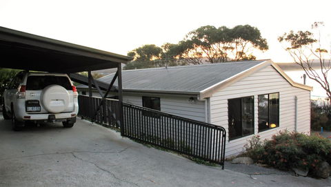 KINGFISHER COTTAGE Beachfront At The Binalong Bay - Tourism Brisbane 21