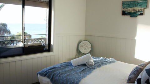 KINGFISHER COTTAGE Beachfront At The Binalong Bay - Tourism Brisbane 11
