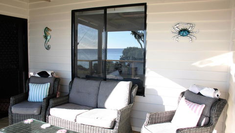 KINGFISHER COTTAGE Beachfront At The Binalong Bay - Tourism Brisbane 7