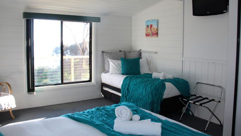 KINGFISHER COTTAGE Beachfront At The Binalong Bay - Tourism Brisbane 5