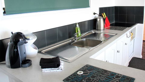 KINGFISHER COTTAGE Beachfront At The Binalong Bay - Tourism Brisbane 18