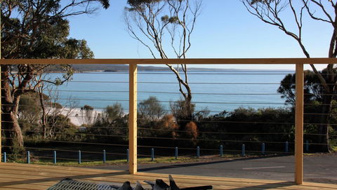KINGFISHER COTTAGE Beachfront At The Binalong Bay - Tourism Brisbane 6