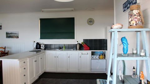 KINGFISHER COTTAGE Beachfront At The Binalong Bay - Tourism Brisbane 20
