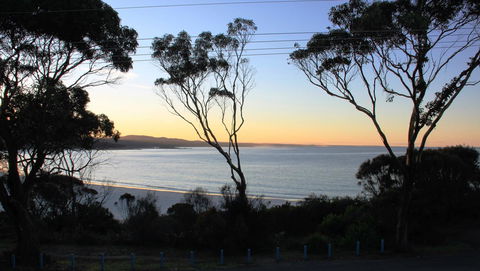 KINGFISHER COTTAGE Beachfront At The Binalong Bay - Tourism Brisbane 19