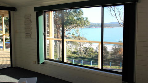 KINGFISHER COTTAGE Beachfront At The Binalong Bay - Tourism Brisbane 13
