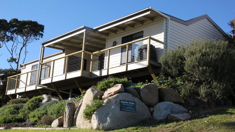 KINGFISHER COTTAGE Beachfront At The Binalong Bay - Tourism Brisbane 0