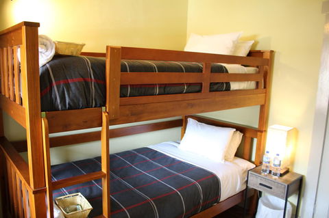 The Tasmanian Inn - Tourism Brisbane 24